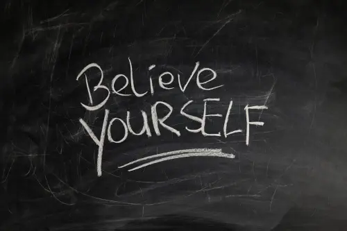 Dieci frasi sull'autostima per Facebook