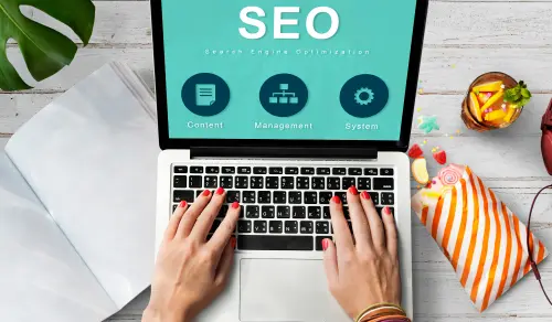 Consulenza SEO per aziende online: vantaggi e servizi che offre